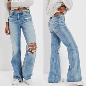 American Eagle Low Rise Baggy Flare Jeans. Size 6/28. Distressed. New with Tags.